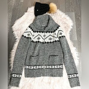 NWOT 🩶🖤Cozy Front Zip Sweater (xs)